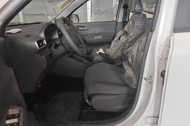 Used Wuling Hongguang New Energy 2025 Extended-Range Hybrid 50KM Comfort Version Left Front Seat