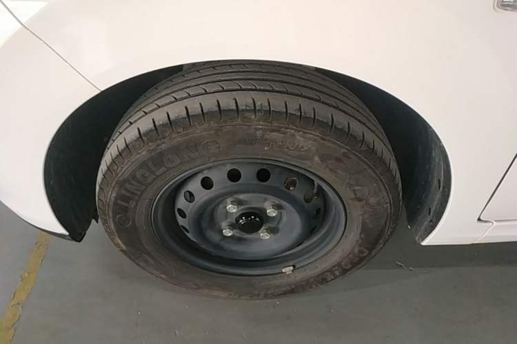 Used Wuling Hongguang New Energy 2025 Extended-Range Hybrid 50 km Standard Version Left Front Wheel Hub