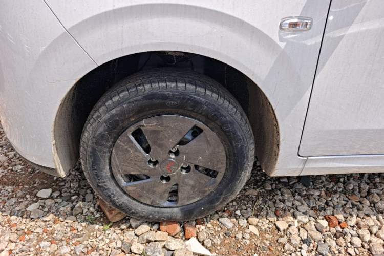 Used Wuling Hongguang New Energy 2025 Extended-Range Hybrid 50KM Comfort Version Left Front Wheel Hub