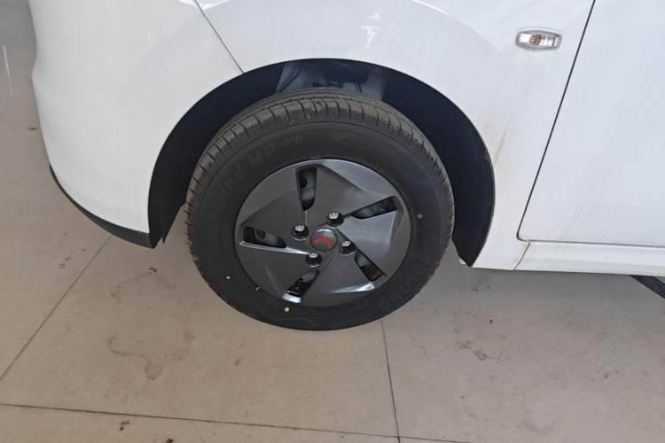 Used Wuling Hongguang New Energy 2025 Extended-Range Hybrid 50KM Comfort Version Left Front Wheel Hub
