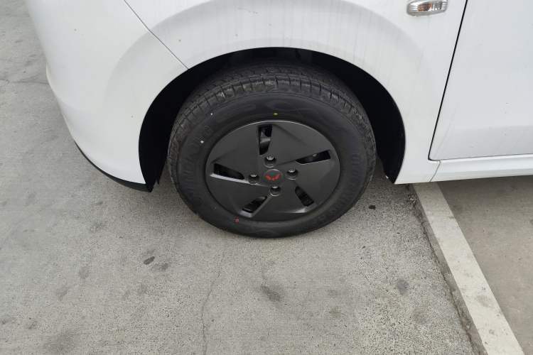 Used Wuling Hongguang New Energy 2025 Extended-Range Hybrid 50KM Comfort Version Left Front Wheel Hub