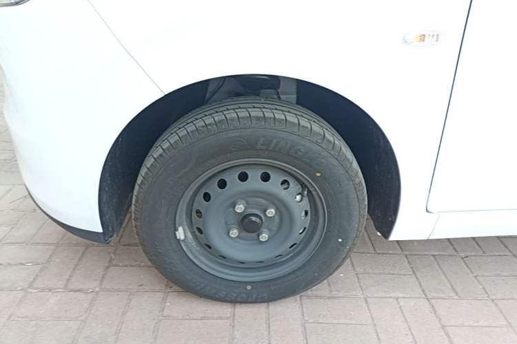 Used Wuling Hongguang New Energy 2025 Extended-Range Hybrid 50 km Utility Version Left Front Wheel Hub