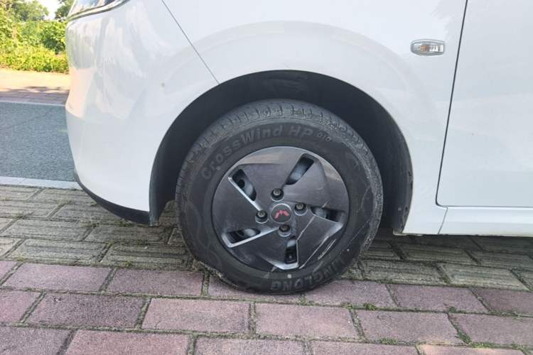Used Wuling Hongguang New Energy 2025 Extended-Range Hybrid 50KM Comfort Version Left Front Wheel Hub