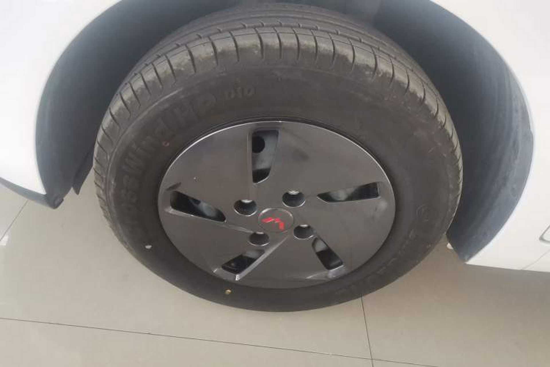 Used Wuling Hongguang New Energy 2025 Extended-Range Hybrid 50KM Comfort Version Left Front Wheel Hub