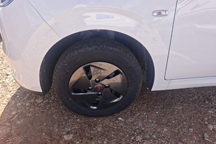Used Wuling Hongguang New Energy 2025 Extended-Range Hybrid 50KM Comfort Version Left Front Wheel Hub