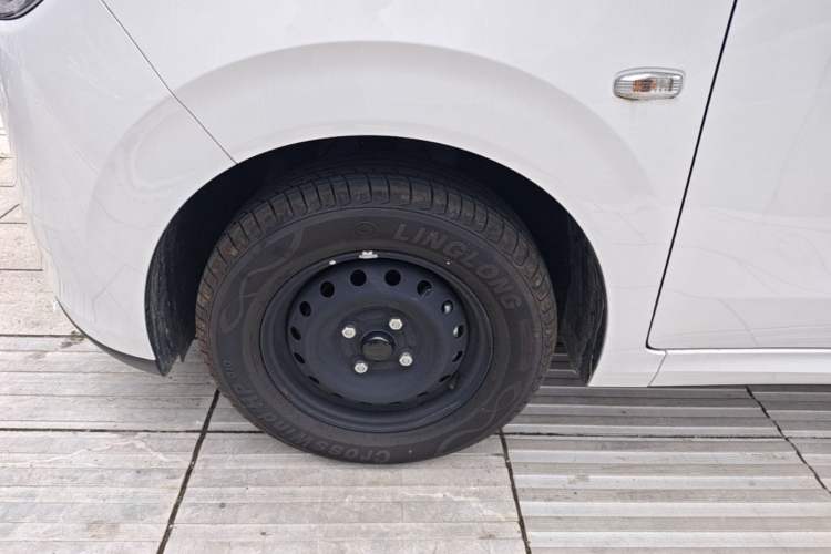 Used Wuling Hongguang New Energy 2025 Extended-Range Hybrid 50 km Standard Version Left Front Wheel Hub