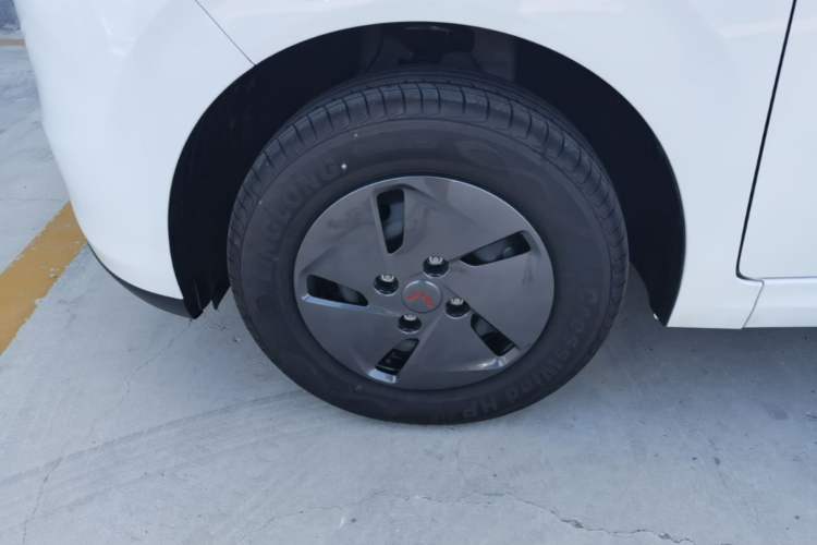 Used Wuling Hongguang New Energy 2025 Extended-Range Hybrid 50KM Comfort Version Left Front Wheel Hub