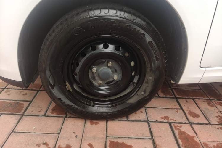 Used Wuling Hongguang New Energy 2025 Extended-Range Hybrid 50 km Standard Version Left Front Wheel Hub