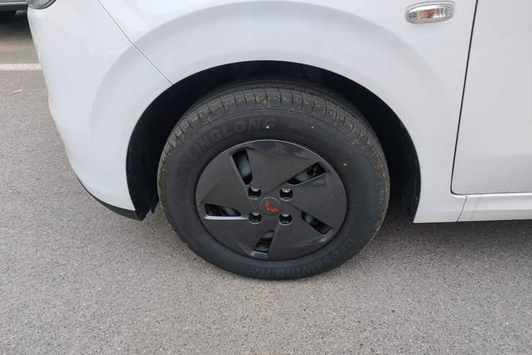 Used Wuling Hongguang New Energy 2025 Extended-Range Hybrid 50KM Comfort Version Left Front Wheel Hub
