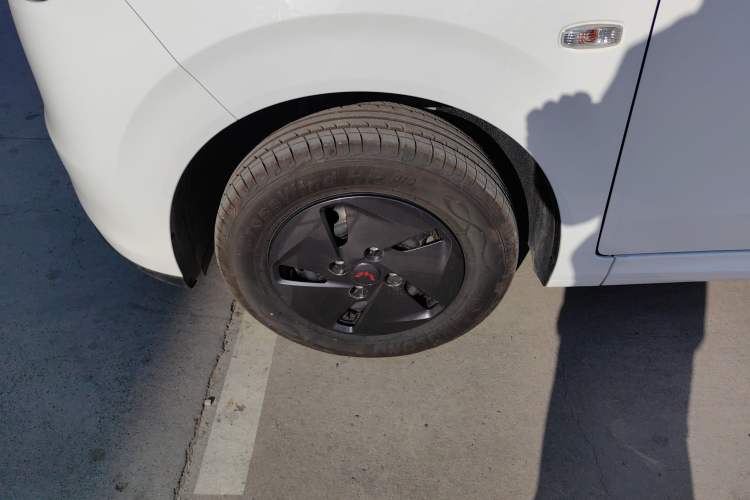 Used Wuling Hongguang New Energy 2025 Extended-Range Hybrid 50KM Comfort Version Left Front Wheel Hub