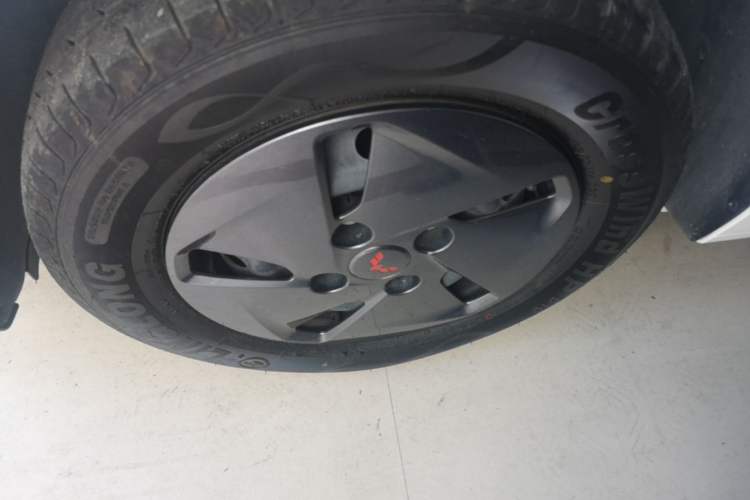 Used Wuling Hongguang New Energy 2025 Extended-Range Hybrid 50KM Comfort Version Left Front Wheel Hub