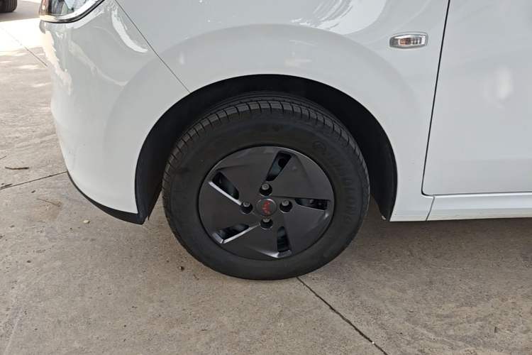 Used Wuling Hongguang New Energy 2025 Extended-Range Hybrid 50KM Comfort Version Left Front Wheel Hub