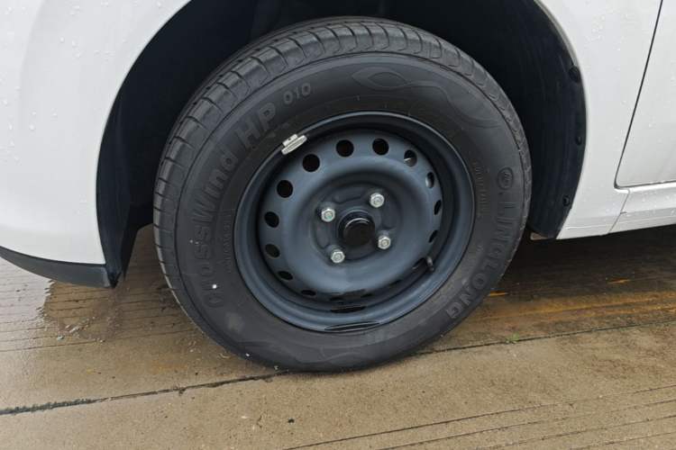 Used Wuling Hongguang New Energy 2025 Extended-Range Hybrid 50 km Standard Version Left Front Wheel Hub