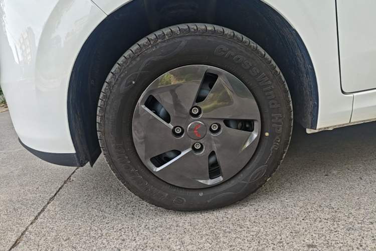 Used Wuling Hongguang New Energy 2025 Model Range-Extending Hybrid 150KM Comfort Edition Left Front Wheel Hub