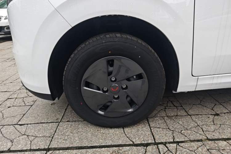 Used Wuling Hongguang New Energy 2025 Extended-Range Hybrid 50KM Comfort Version Left Front Wheel Hub