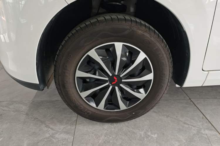 Used Wuling Hongguang New Energy 2025 Extended-Range Hybrid 50 km Standard Version Left Front Wheel Hub
