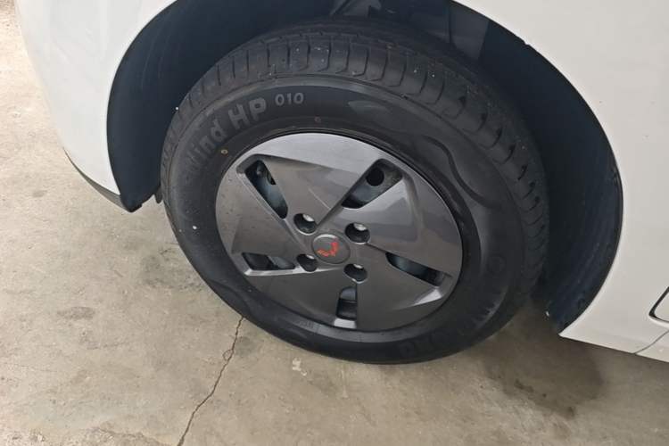 Used Wuling Hongguang New Energy 2025 Extended-Range Hybrid 50KM Comfort Version Left Front Wheel Hub