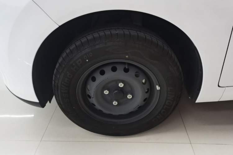 Used Wuling Hongguang New Energy 2025 Model Range-Extending Hybrid 150KM Standard Edition Left Front Wheel Hub
