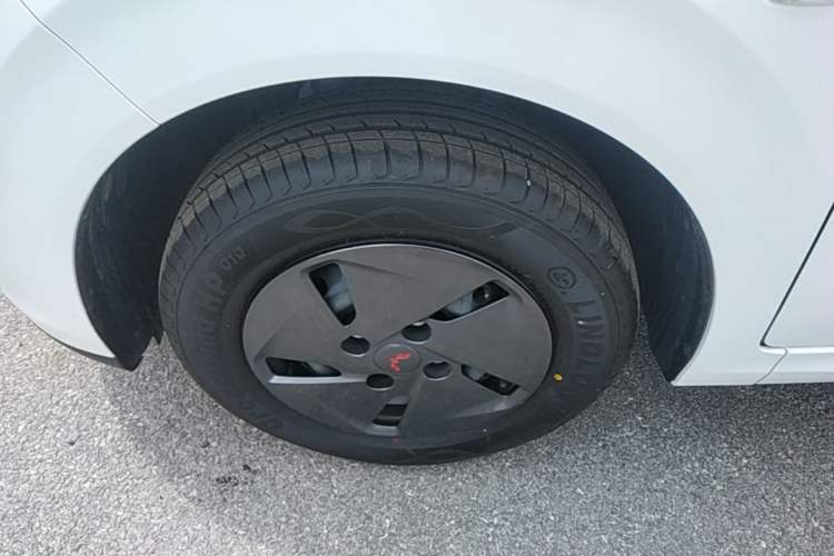 Used Wuling Hongguang New Energy 2025 Model Range-Extending Hybrid 150KM Comfort Edition Left Front Wheel Hub