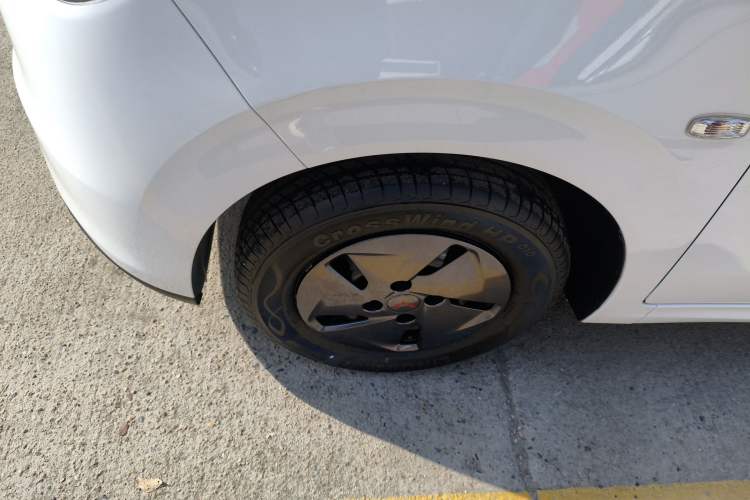 Used Wuling Hongguang New Energy 2025 Extended-Range Hybrid 50KM Comfort Version Left Front Wheel Hub