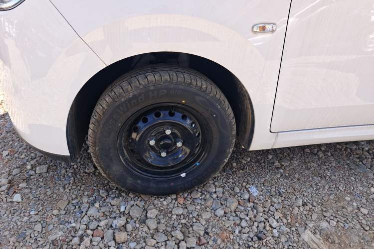 Used Wuling Hongguang New Energy 2025 Extended-Range Hybrid 50 km Standard Version Left Front Wheel Hub