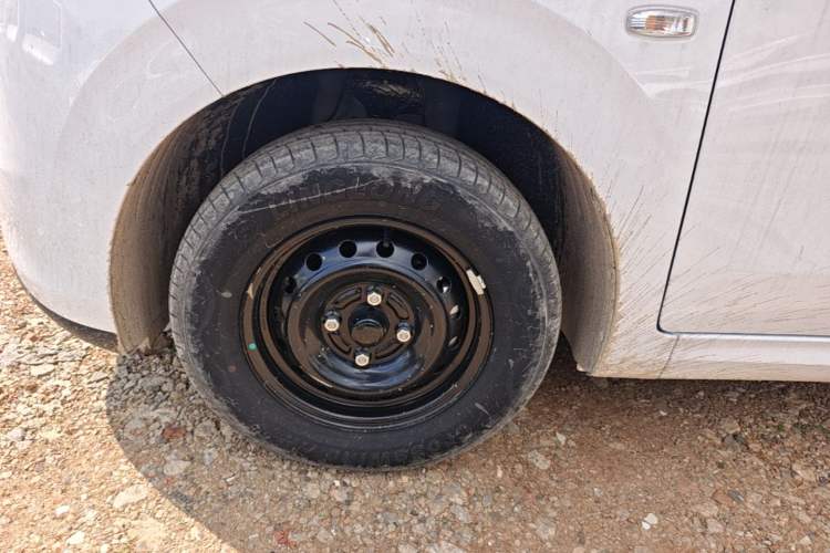 Used Wuling Hongguang New Energy 2025 Extended-Range Hybrid 50 km Standard Version Left Front Wheel Hub
