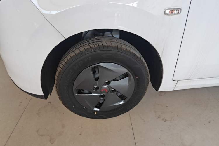 Used Wuling Hongguang New Energy 2025 Extended-Range Hybrid 50KM Comfort Version Left Front Wheel Hub