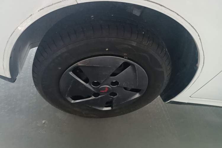 Used Wuling Hongguang New Energy 2025 Extended-Range Hybrid 50KM Comfort Version Left Front Wheel Hub