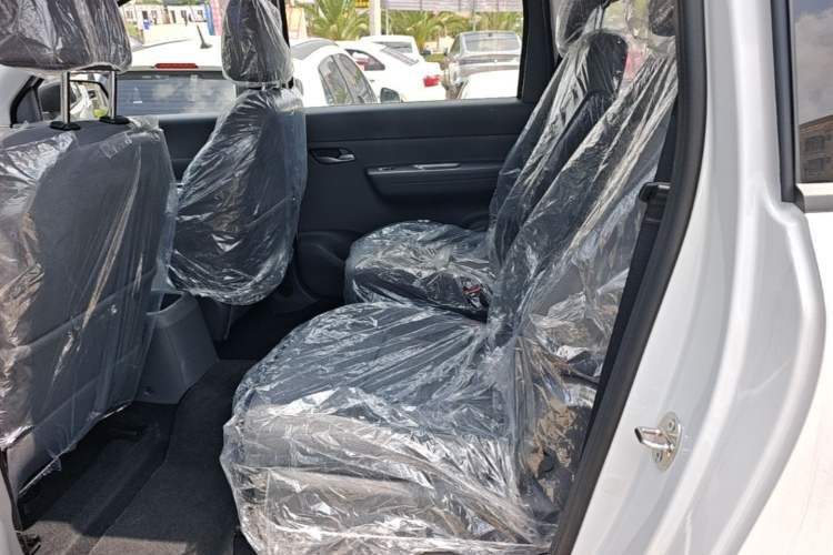 Used Wuling Hongguang New Energy 2025 Extended-Range Hybrid 50KM Comfort Version Left Rear Seat
