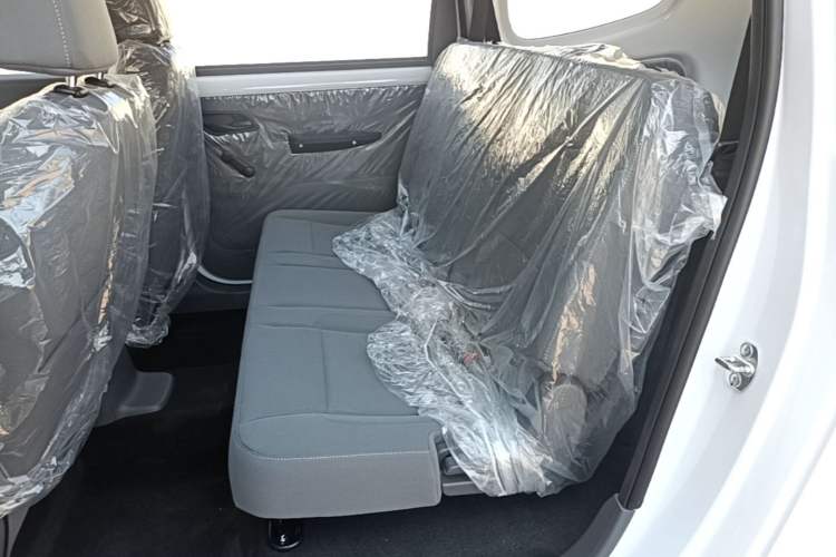 Used Wuling Hongguang New Energy 2025 Extended-Range Hybrid 50 km Utility Version Left Rear Seat