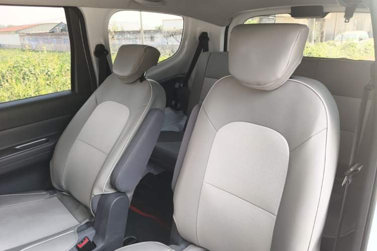 Used Wuling Hongguang New Energy 2025 Extended-Range Hybrid 50KM Comfort Version Left Rear Seat