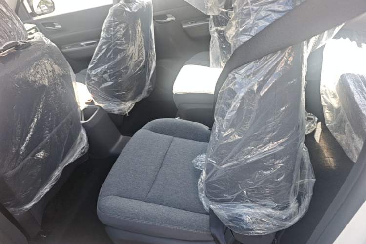 Used Wuling Hongguang New Energy 2025 Extended-Range Hybrid 50KM Comfort Version Left Rear Seat