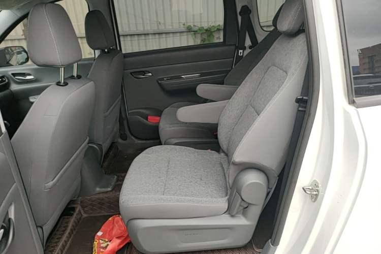 Used Wuling Hongguang New Energy 2025 Extended-Range Hybrid 50KM Comfort Version Left Rear Seat