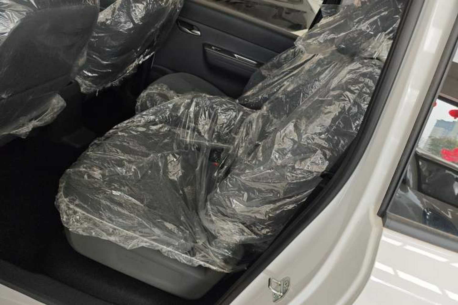 Used Wuling Hongguang New Energy 2025 Extended-Range Hybrid 50KM Comfort Version Left Rear Seat