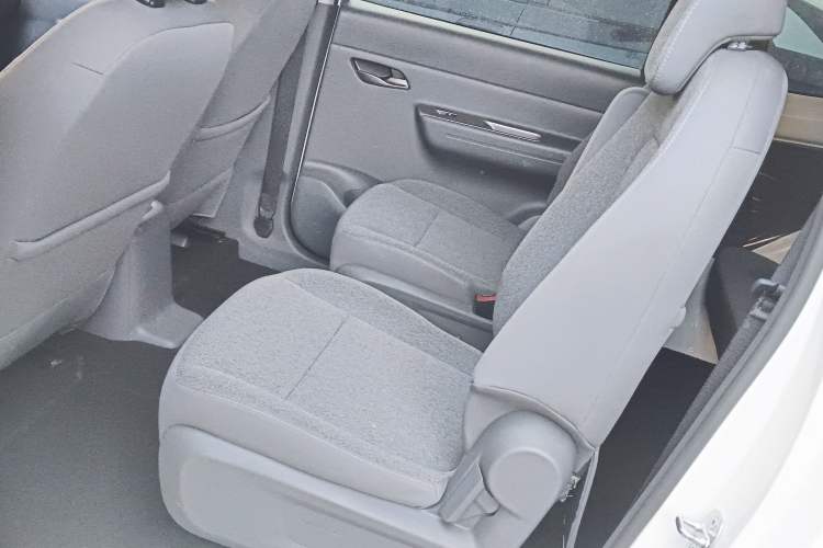 Used Wuling Hongguang New Energy 2025 Extended-Range Hybrid 50KM Comfort Version Left Rear Seat