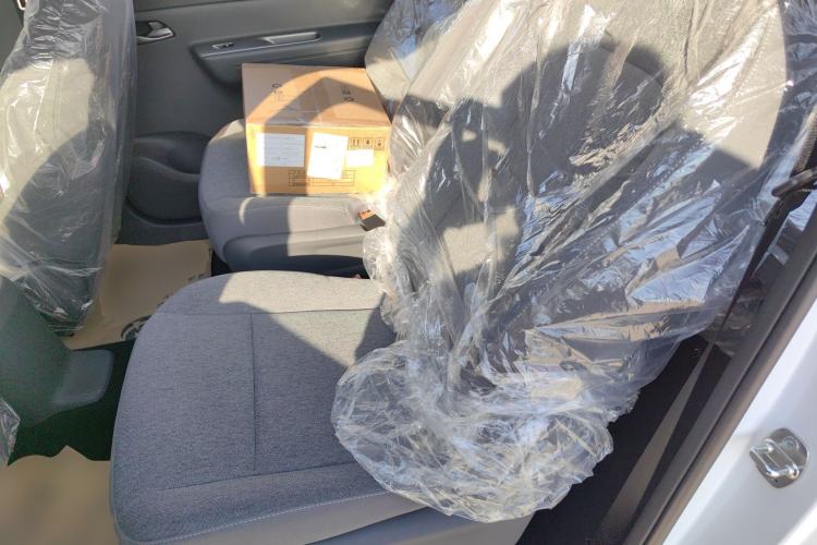Used Wuling Hongguang New Energy 2025 Extended-Range Hybrid 50KM Comfort Version Left Rear Seat