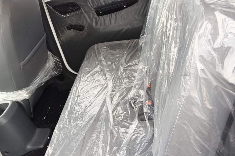 Used Wuling Hongguang New Energy 2025 Extended-Range Hybrid 50 km Utility Version Left Rear Seat