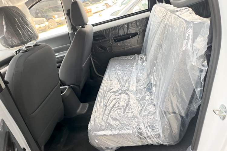 Used Wuling Hongguang New Energy 2025 Extended-Range Hybrid 50 km Utility Version Left Rear Seat