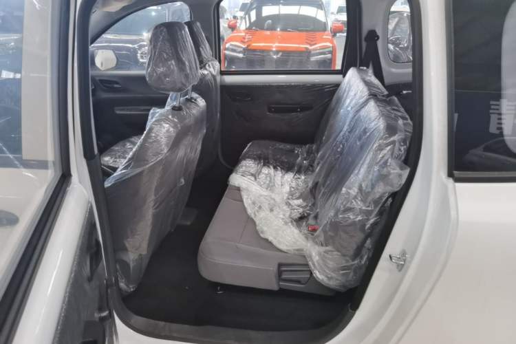 Used Wuling Hongguang New Energy 2025 Extended-Range Hybrid 50 km Standard Version Left Rear Seat