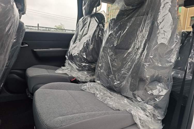 Used Wuling Hongguang New Energy 2025 Extended-Range Hybrid 50KM Comfort Version Left Rear Seat