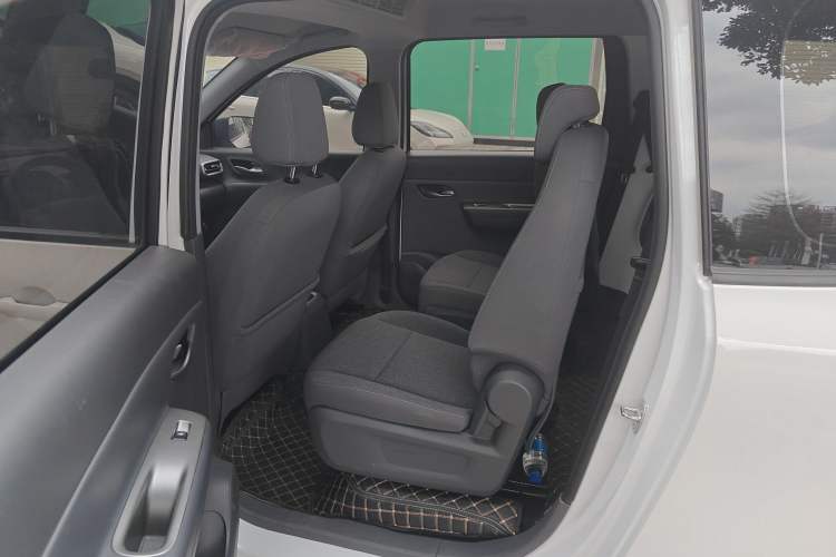 Used Wuling Hongguang New Energy 2025 Extended-Range Hybrid 50KM Comfort Version Left Rear Seat