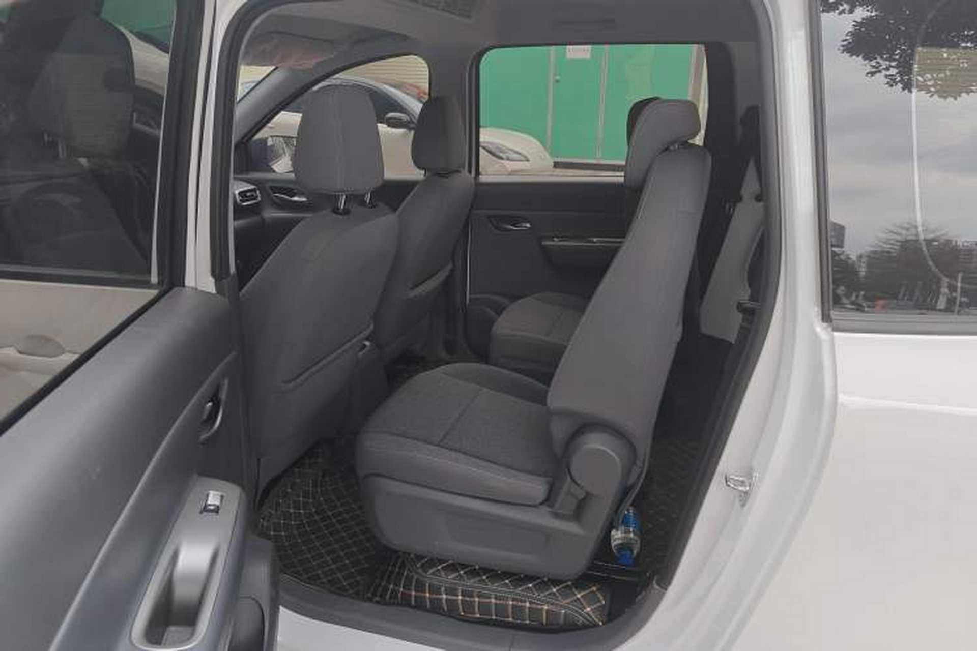 Used Wuling Hongguang New Energy 2025 Extended-Range Hybrid 50KM Comfort Version Left Rear Seat
