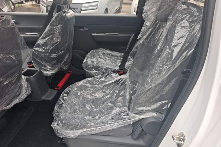 Used Wuling Hongguang New Energy 2025 Model Range-Extending Hybrid 150KM Comfort Edition Left Rear Seat
