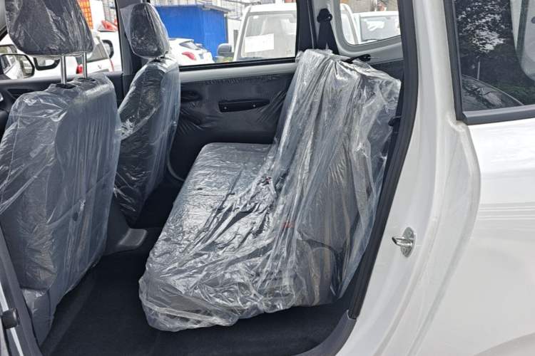 Used Wuling Hongguang New Energy 2025 Extended-Range Hybrid 50 km Standard Version Left Rear Seat