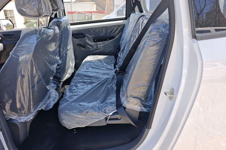 Used Wuling Hongguang New Energy 2025 Extended-Range Hybrid 50 km Standard Version Left Rear Seat