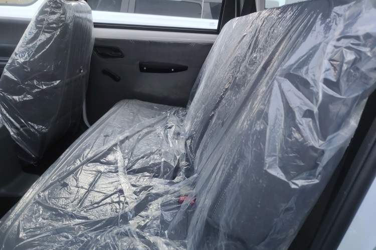 Used Wuling Hongguang New Energy 2025 Extended-Range Hybrid 50 km Standard Version Left Rear Seat