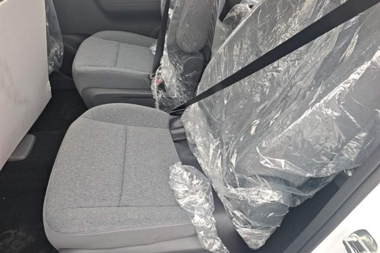 Used Wuling Hongguang New Energy 2025 Model Range-Extending Hybrid 150KM Comfort Edition Left Rear Seat