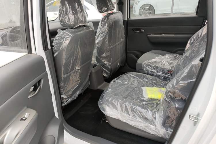 Used Wuling Hongguang New Energy 2025 Extended-Range Hybrid 50KM Comfort Version Left Rear Seat