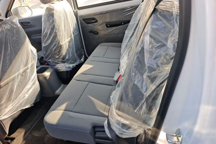 Used Wuling Hongguang New Energy 2025 Extended-Range Hybrid 50 km Standard Version Left Rear Seat