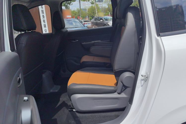Used Wuling Hongguang New Energy 2025 Extended-Range Hybrid 50KM Comfort Version Left Rear Seat